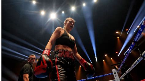 boxer flashes crowd after fight|VIDEO: Boxer Flashes Crowd After First Win